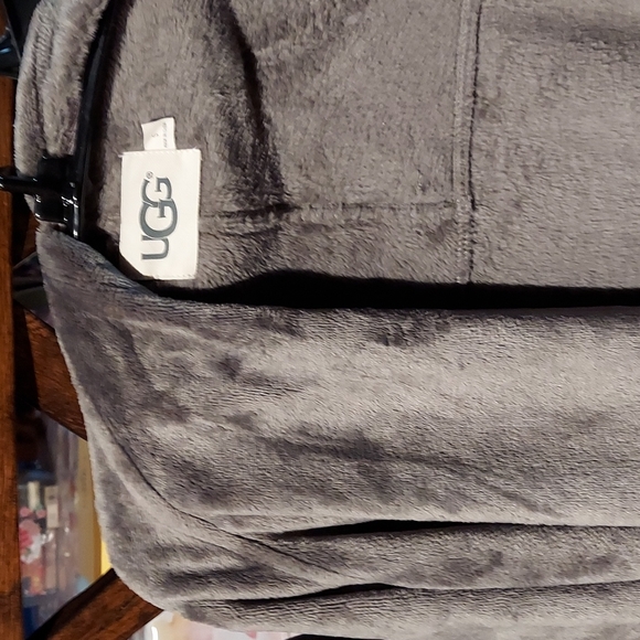 Like newAdult Small UGG brand grey women's bathrobe/lounger fleece.Side pockets. - Picture 4 of 9